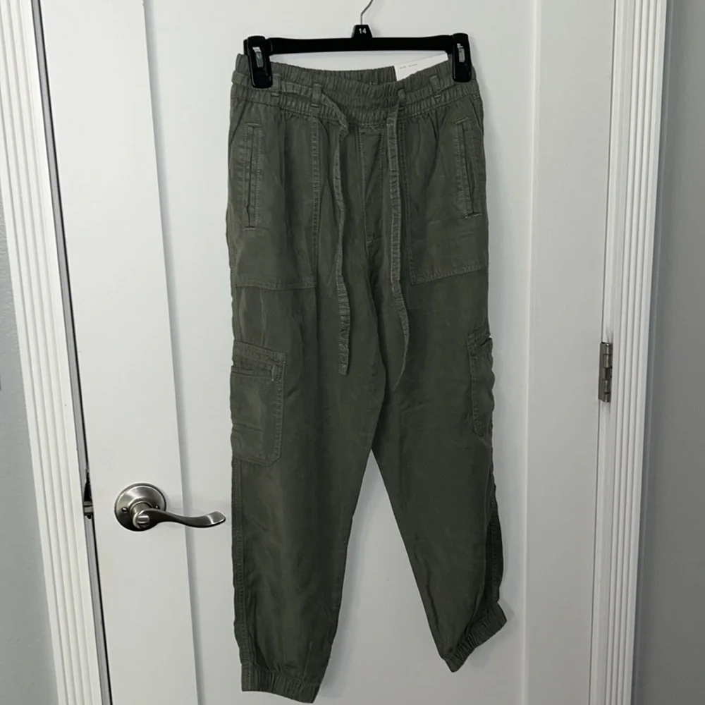 American Eagle Cargo Jogger Pants! Size XS Short! NWT!